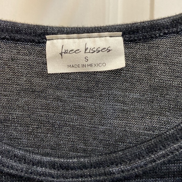 * Sale 2/$10! 💰 Cute top by Free Kisses, size S, gray w/ sequin appliqué. New! - Picture 3 of 7